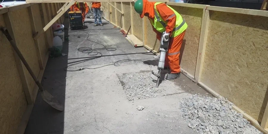 Calicata Exploratoria en Alto Hospicio: Inspección Directa del Subsuelo Salino