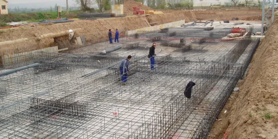 Diseño de Cimentaciones Superficiales en Alto Hospicio: Soluciones Técnicas para Suelos Salinos